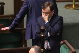 To ON zlecił zabójstwo Ziobry! Szuka go policja w Europie [ZDJĘCIE]