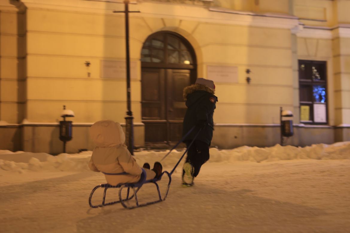 Śnieżny Lublin wieczorową porą