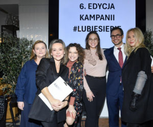 Sadowska w brązie, Richardson w czerwieni, Kumorek z dredami. Co za stylizacje!