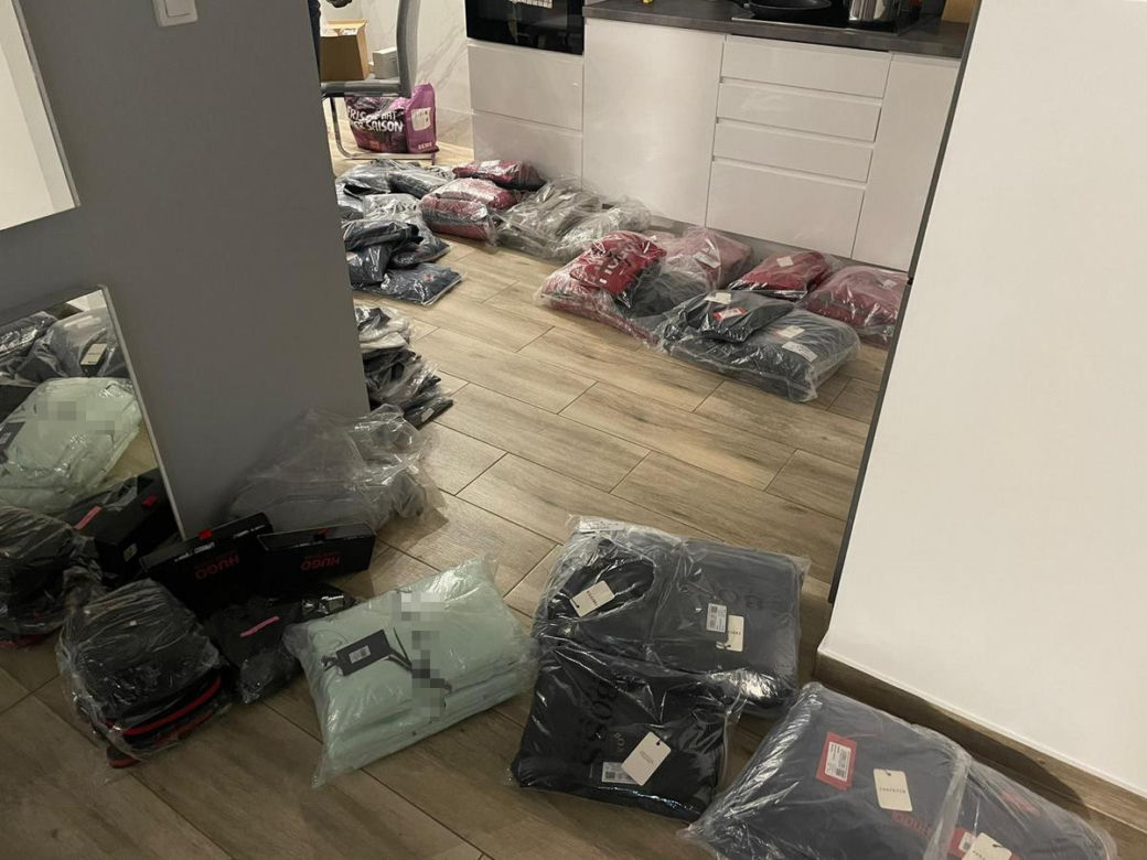 Policja z Bydgoszczy przejęła podróbki za ponad 600 tys. zł! 28-latek handlował nimi w sieci [ZDJĘCIA]