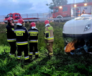 Ciężarówka przebiła bariery na S8