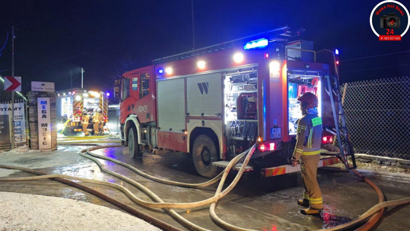 Pilna ewakuacja 200 osób z klubu muzycznego na Mazowszu. Wybuchł potężny pożar. Ranna jedna osoba