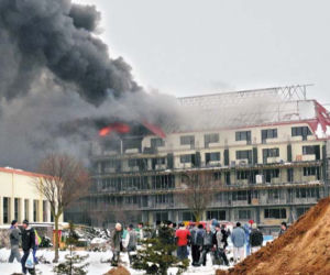 Luksusowy hotel w płomieniach