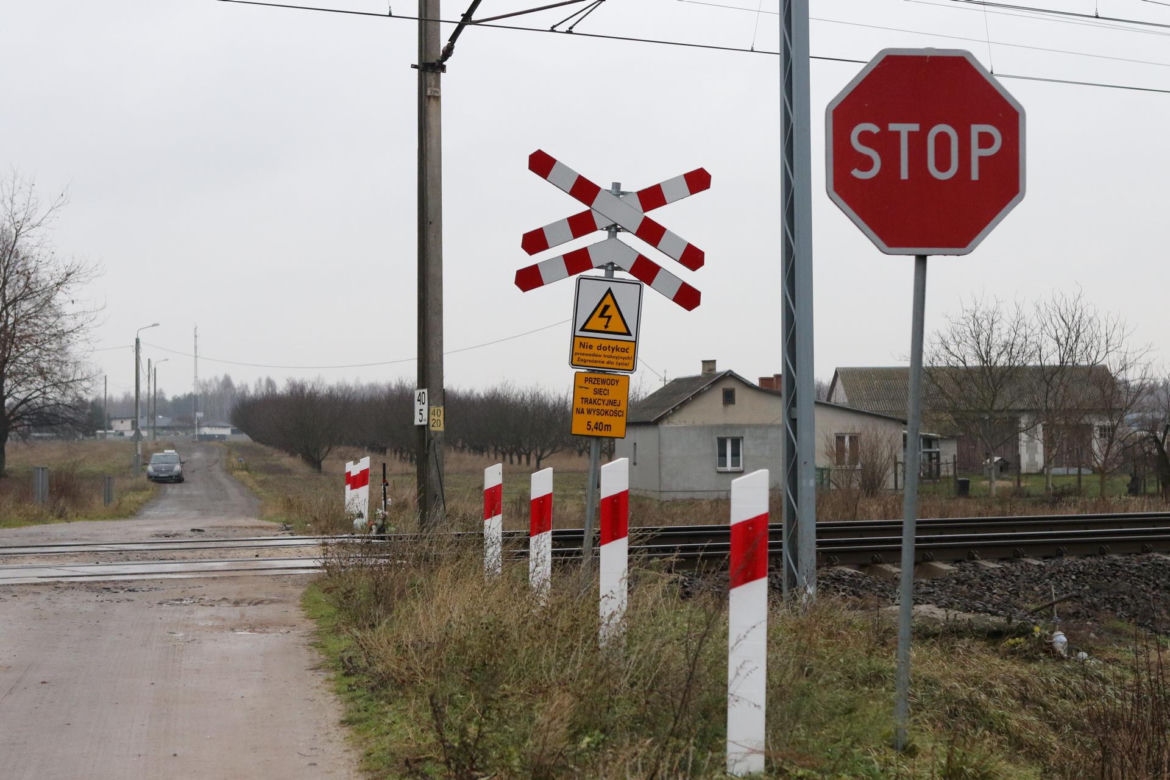 Makabryczny wypadek w Manach. Anielka i Jasio spoczęli w trumnie z mamusią. Minęły dwa lata od tej tragedii