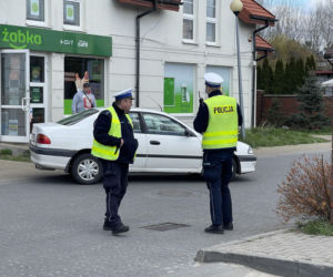 Koszmar na Bielanach. Toyota gruchnęła w pieszego. Polała się krew