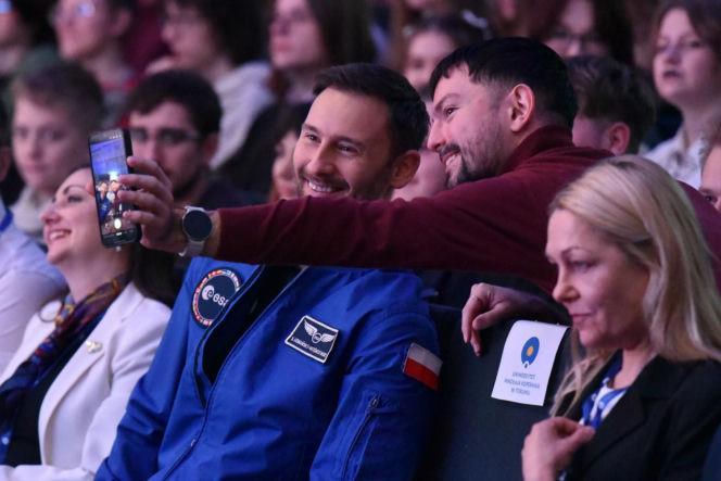 Sławosz Uznański-Wiśniewski przyciągnął tłumy do Auli UMK w Toruniu