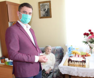 100 lat Pani Leokadii! Mieszkanka Nowodworc świętowała setne urodziny [ZDJĘCIA]