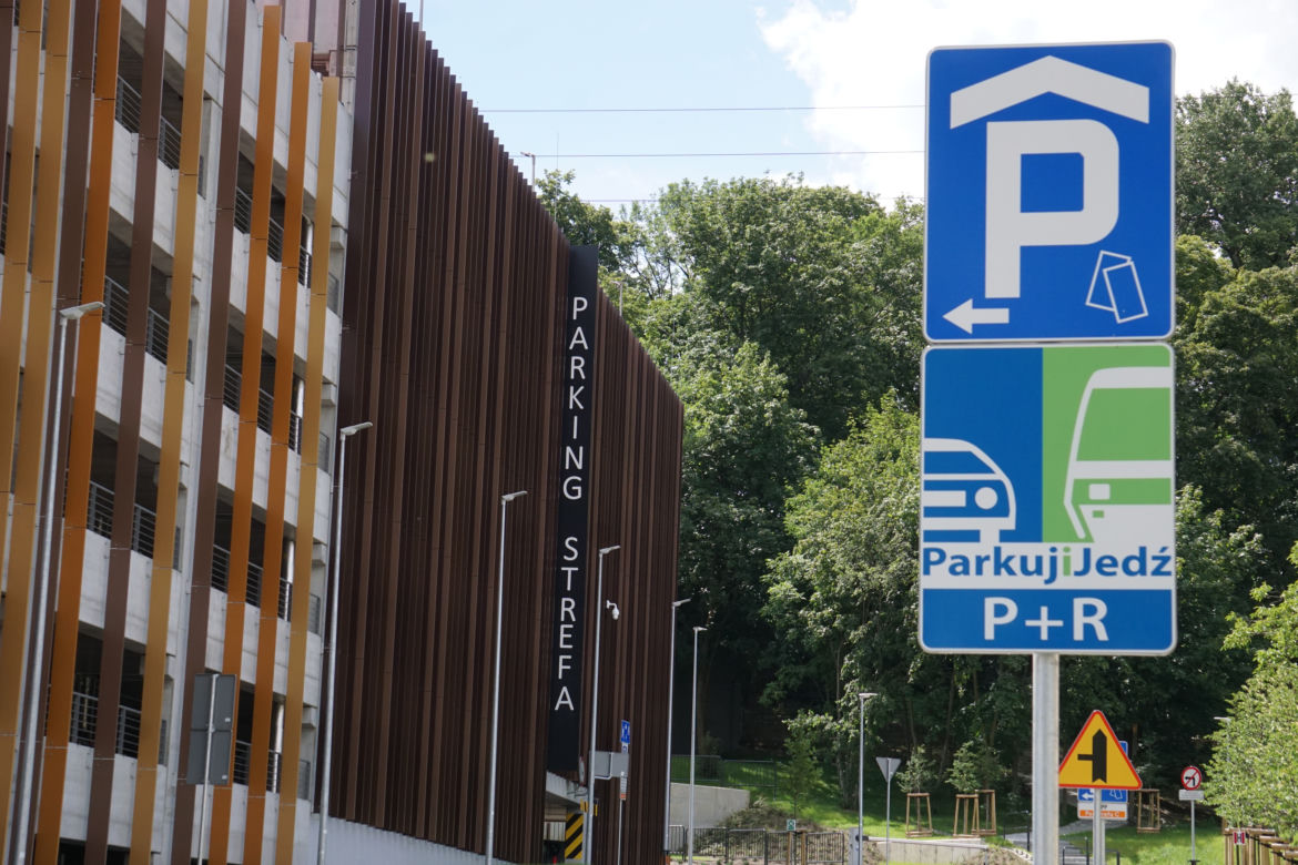 Wielopoziomowy parking na ul. Grunwaldzkiej już działa. Pomieści aż 570 aut [ZDJĘCIA]