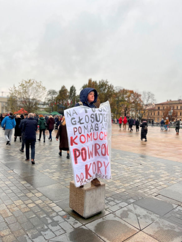 11 listopada. Narodowe Święto Niepodległości w Lublinie. Sprzedawca flag: "Z poczucia patriotyzmu nie podwyższałem cen"