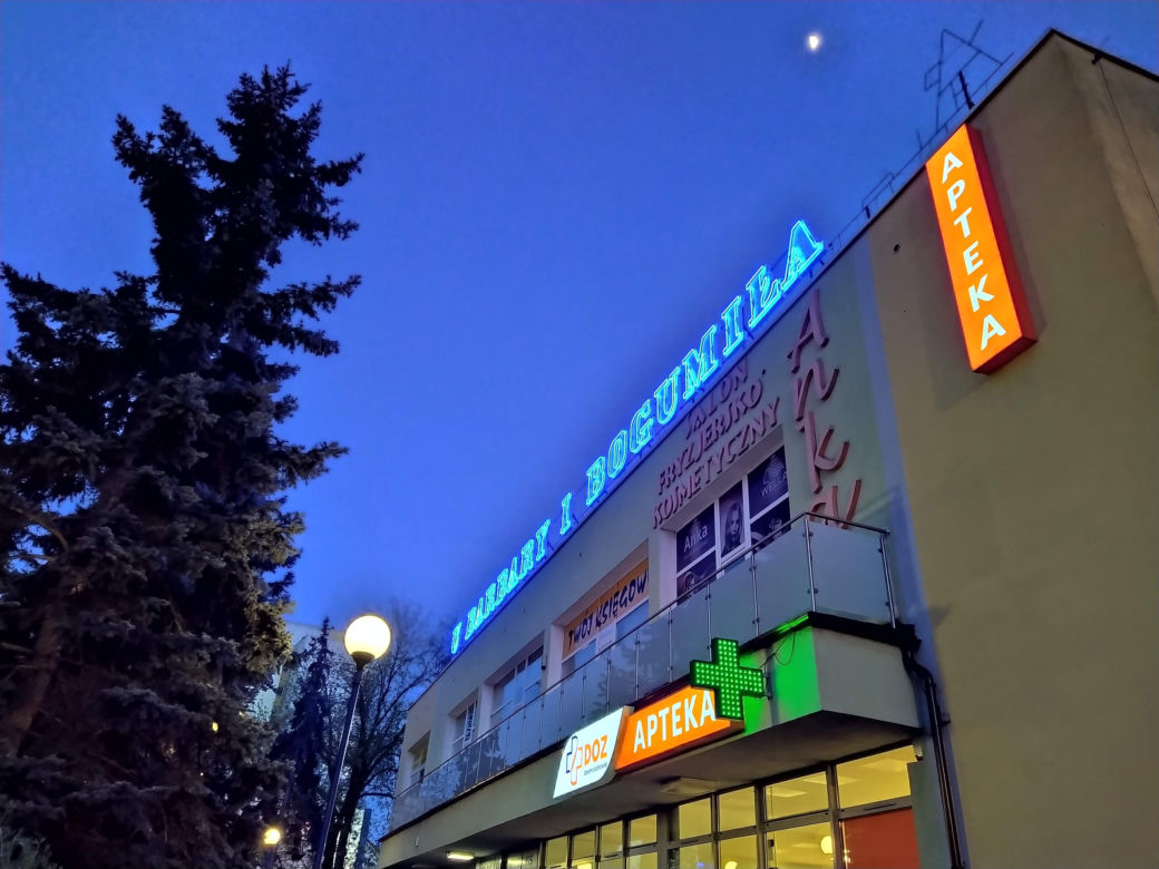 Historyczny neon znów rozświetla ulice Kalisza