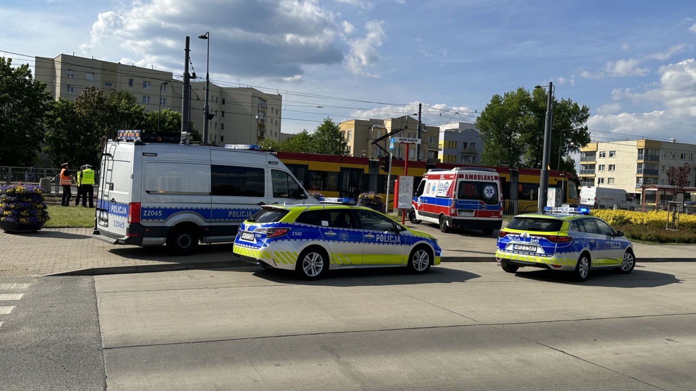 Makabryczny wypadek na Nowym Bemowie. Nie żyje mężczyzna zmiażdżony przez tramwaj
