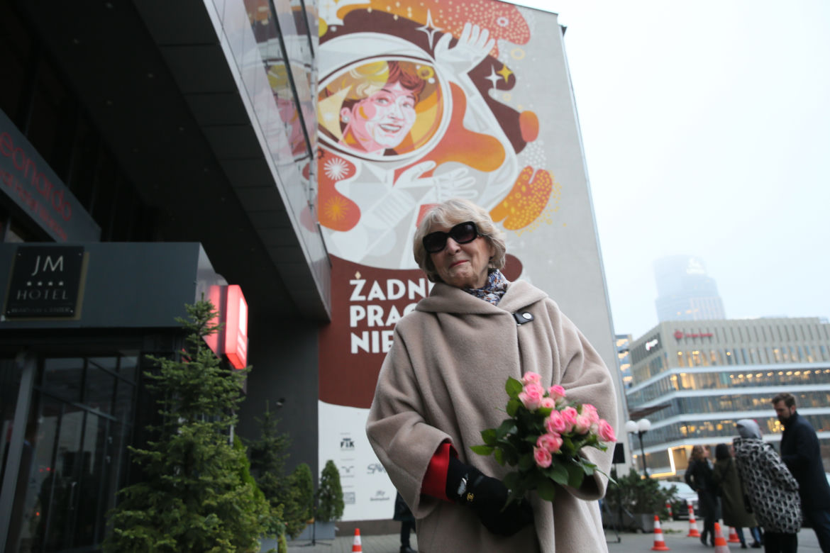 Mural z Ireną Kwiatkowską w Warszawie