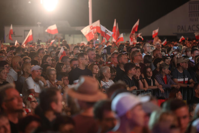 Rodzina Nawrockich śpiewa (nie)zakazane piosenki)