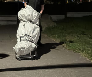 Roman mieszkał z rozkładającym się ciałem brata. Kiedy pojawiły się służby, skoczył z okna i zginął
