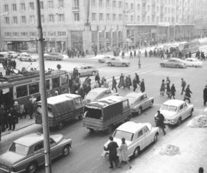 Metrowe zaspy i wielki mróz. Tak dawniej wyglądała zima w Warszawie