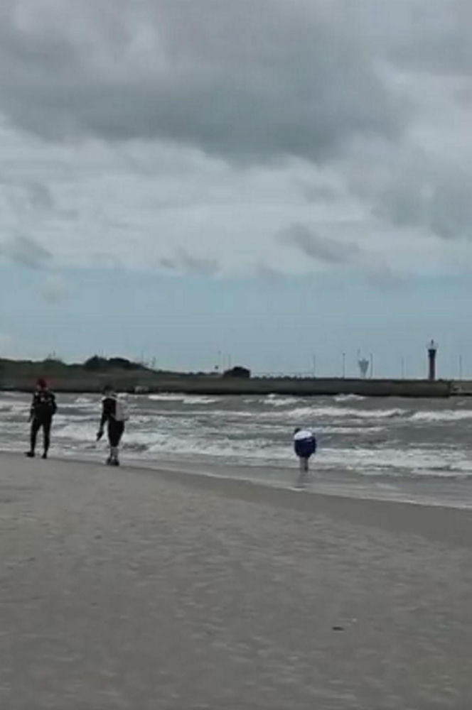 Jak zgubić dziecko na plaży? Właśnie tak! Dyrektor SAR pokazał szokujące nagranie: „Opamiętajcie się!”