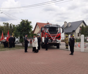 Dąbrówka Stany, gmina Skórzec: nowym wozem strażackim, po nowej drodze, do nowej szkoły