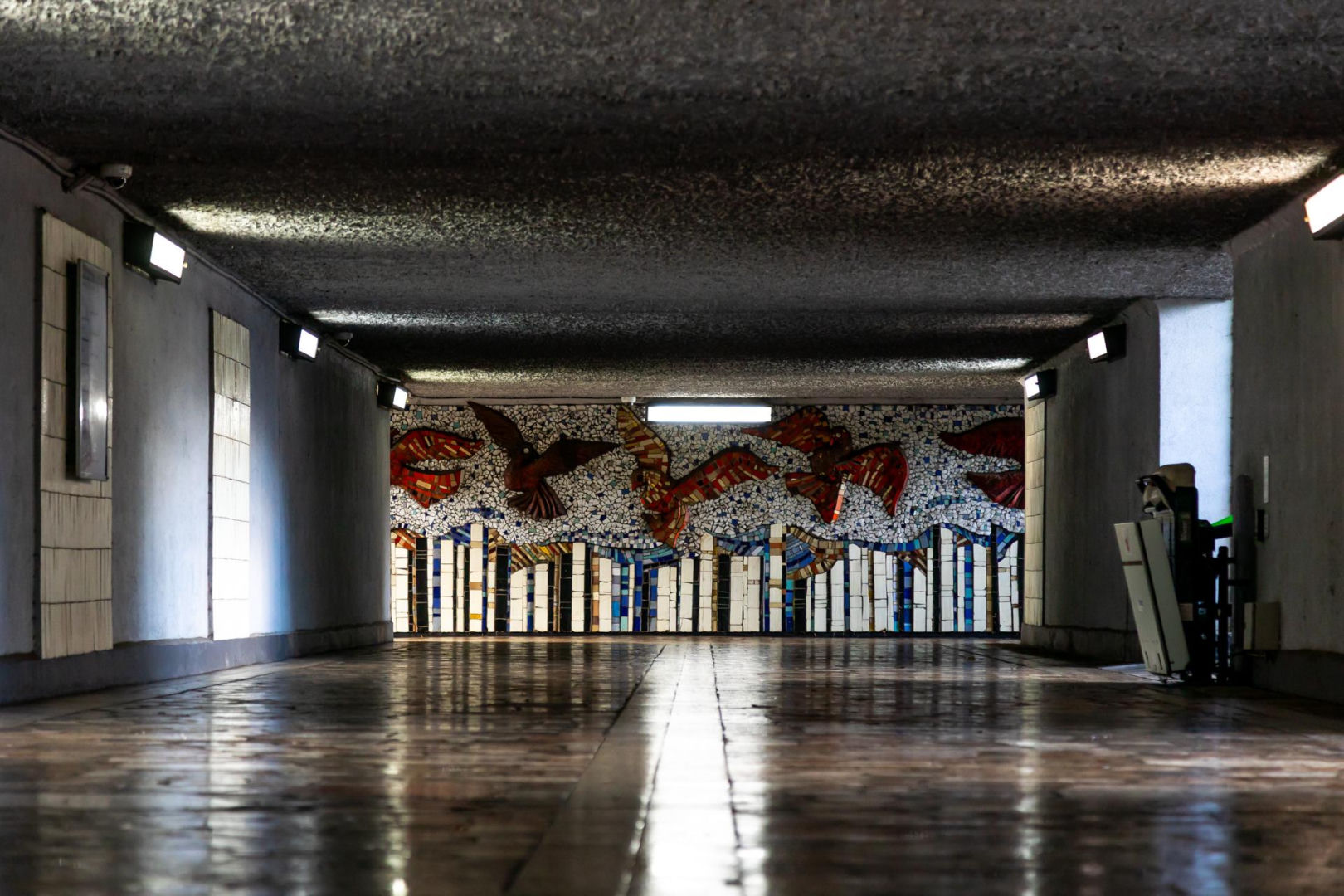 Przejście podziemne przy dawnej kopalni - mozaika z PRL