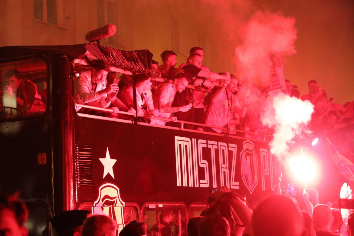 Tak Jagiellonia świętowała pierwsze w historii klubu mistrzostwo. Białystok zapłonął po tytule!
