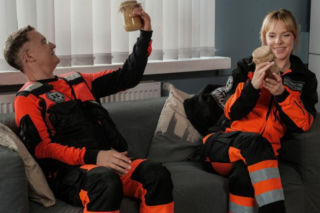 Na sygnale. Więzień błaga ratowników o ratunek po ataku na strażnika