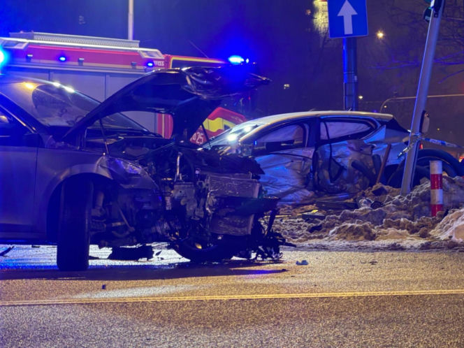 Stłuczka z nieoznakowanym radiowozem w Warszawie. Potężna utrudnienia