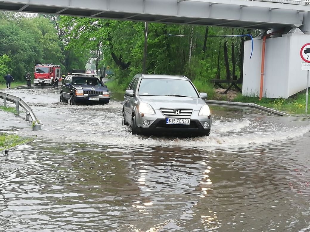 Powódź w Krakowie: Zalana ulica Półłanki 24.05.2019