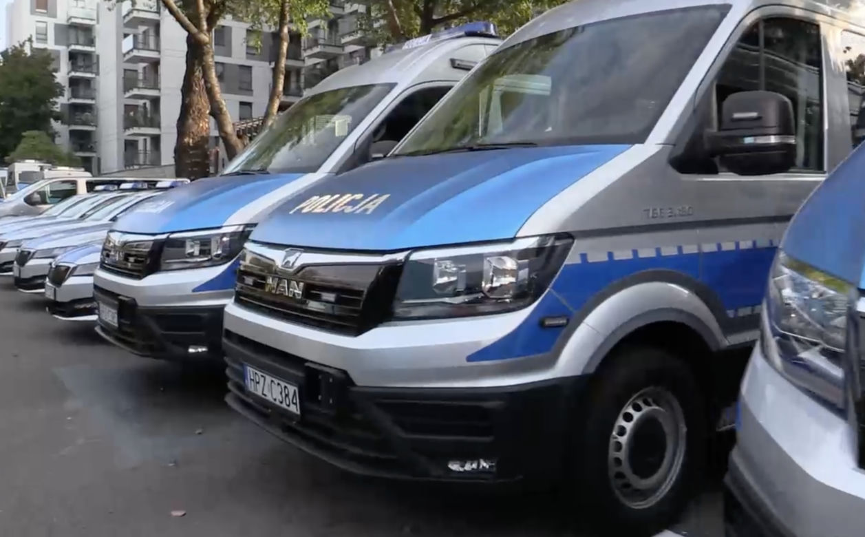 Policja odebrała 35 nowych radiowozów i 18 dronów