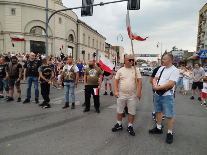 „Cześć i chwała bohaterom!”. Siedlczanie spotkali się w centrum miasta, by uczcić 82. rocznicę wybuchu Powstania Warszawskiego