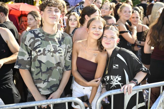 Fani w upale czekają na koncert The Weeknd. Tłumy w Warszawie