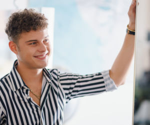 Przyjaciółki 19 sezon. Fryzjer Patryk (Adam Zdrójkowski)