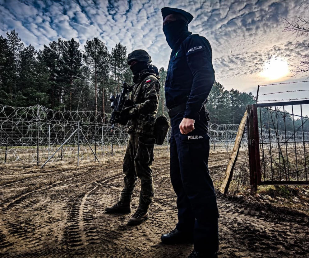 Polski żołnierz ranny! Nocny atak migrantów w okolicach Mielnika