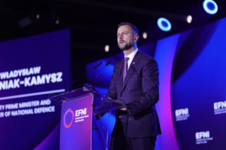 Szef MON na Europejskim Forum Nowych Idei. „Wolę spłacać kredyty, niż wysyłać młodych Polaków na front”