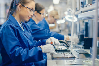 Metoda 5S w praktyce – jak stworzyć czyste, ergonomiczne i wydajne środowisko pracy w zakładzie produkcyjnym?