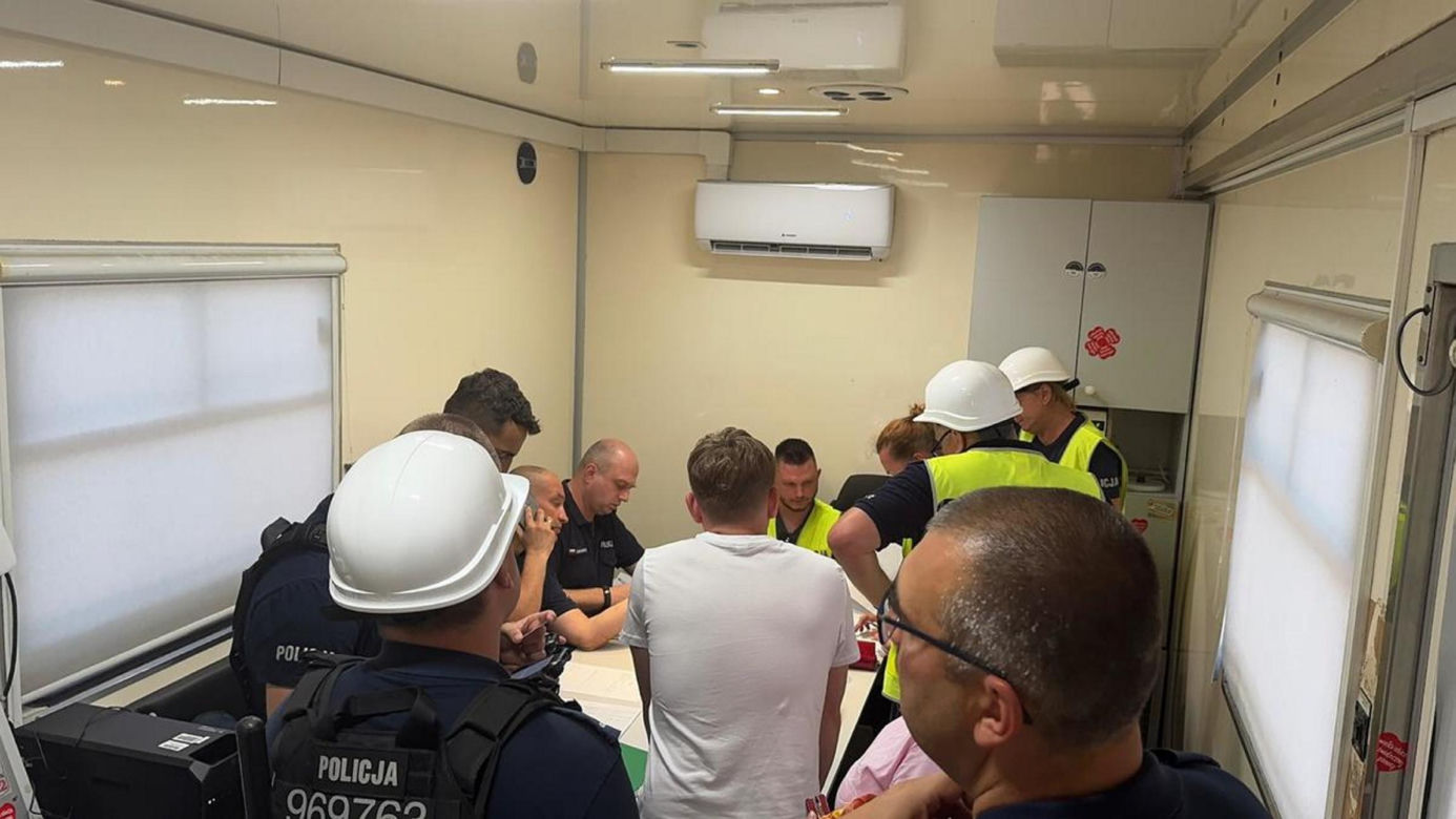 Policjanci pokazali jak wygląda wnętrze spalonego budynku w Ząbkach. Wstrząsające obrazki