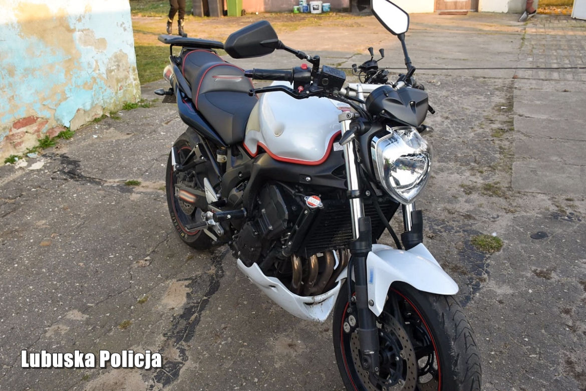 Wypadek z udziałem motocyklisty i rowerzysty w powiecie świebodzińskim