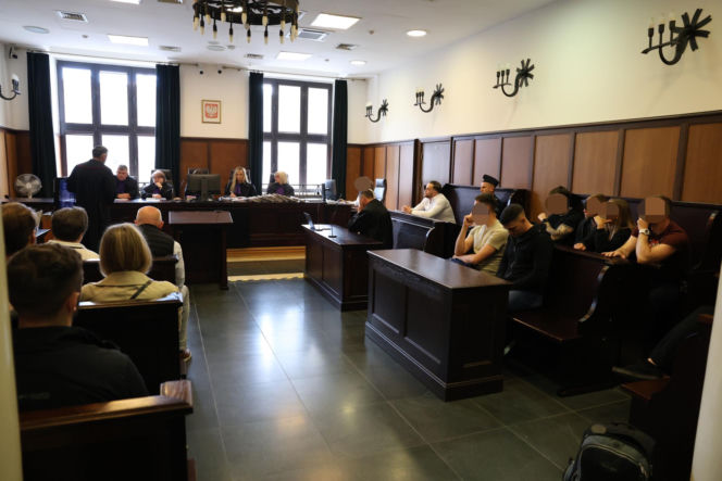 "Skazał matkę na dożywocie cierpienia". Prokurator chce 25 lat więzienia dla Dawida M. Zabóstwo na Nowym Świecie