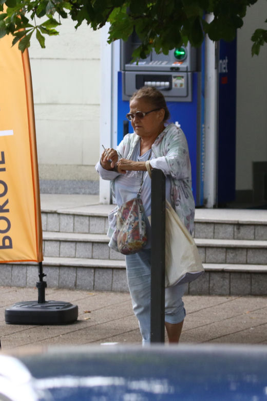 Grażyna Zielińska. Babka z "Rancza" kurzy jak smok