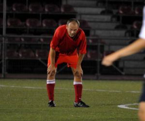 Donald Tusk gra w piłkę