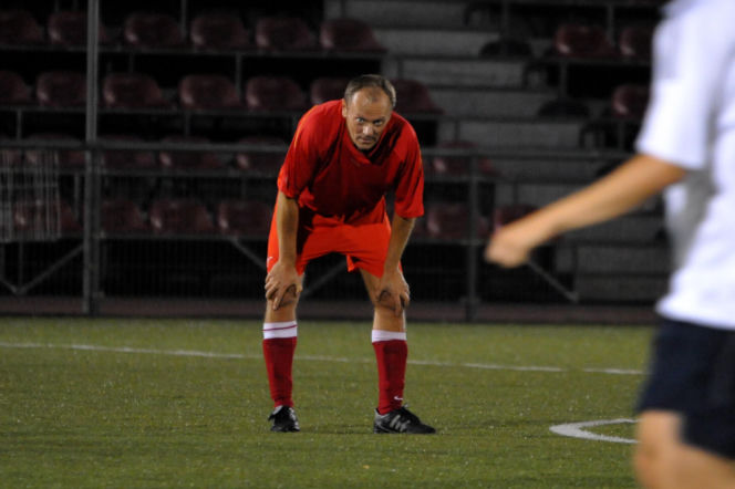 Donald Tusk gra w piłkę