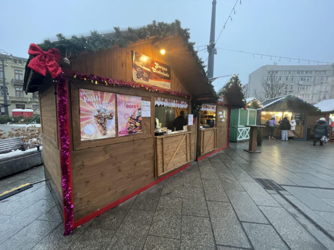 Pokémony, różowe gofry i zaskakujące różnice w cenach. Porównaliśmy łódzkie jarmarki