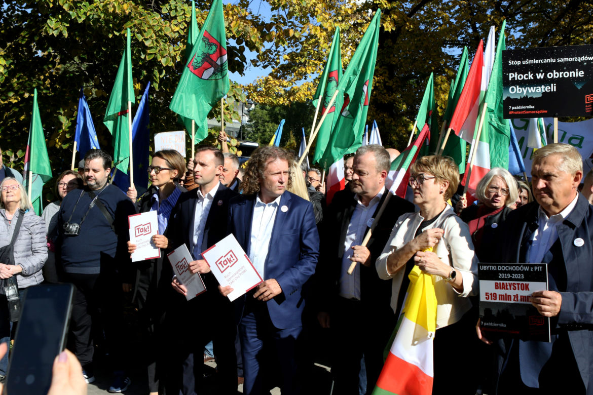 Warszawa. Samorządowcy protestowali w sprawie wysokich cen energii. „Jeśli sobie nie radzicie, oddajcie władzę!”
