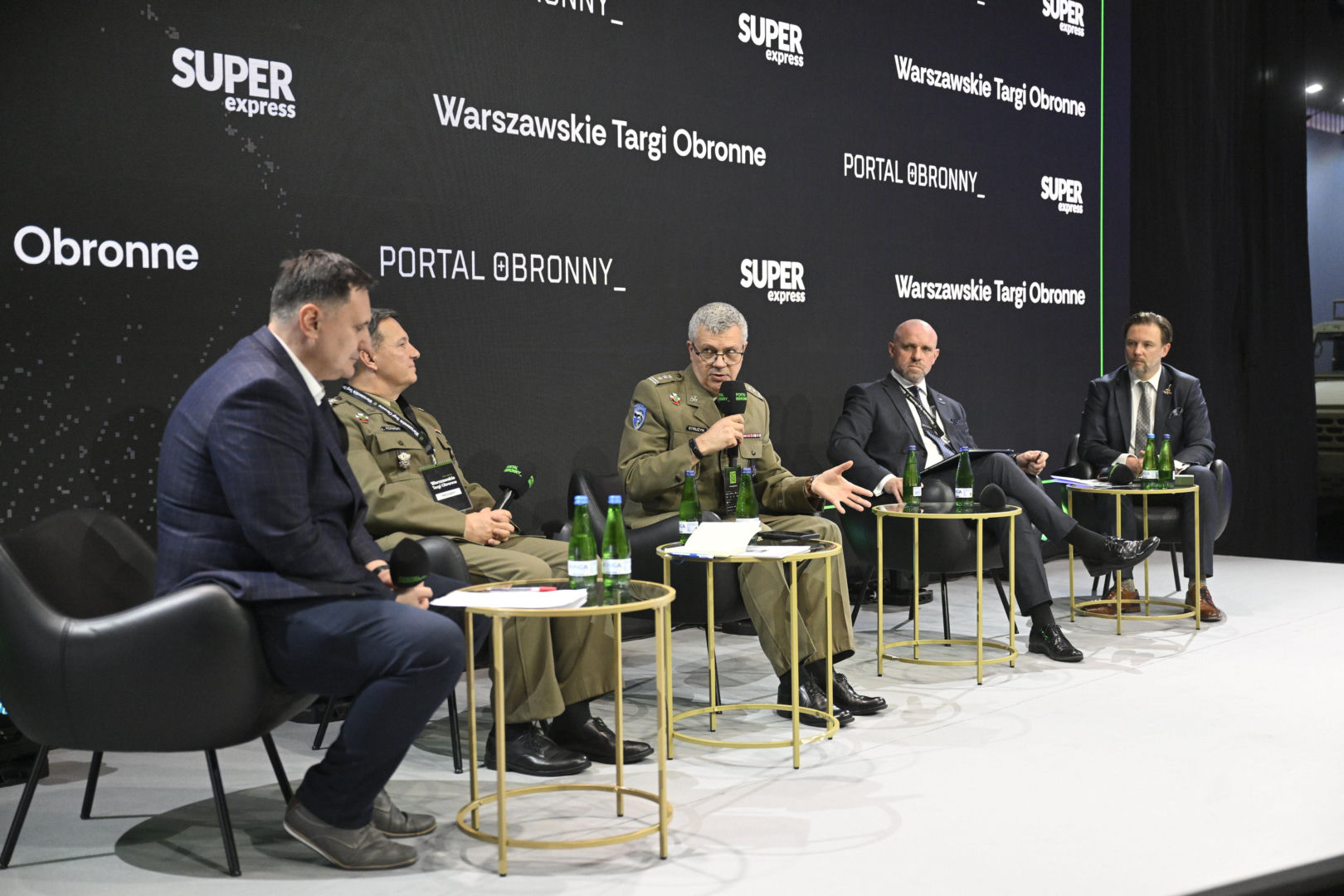 Warszawskie Targi Obronne. Scena Biała Rozmowa kontrolowana? Łączność cywilna i wojskowa a zagrożenia hybrydowe