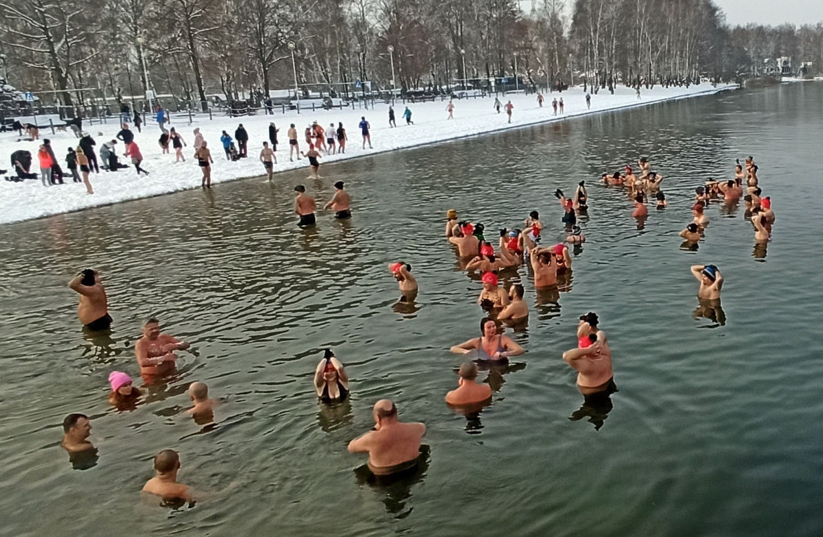 Pogoria morsuje w Dąbrowie Górniczej w mroźną niedzielę