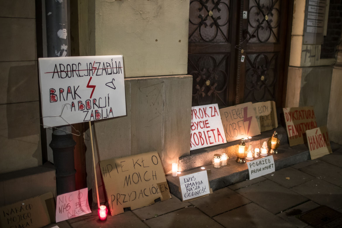 Pogrzeb praw kobiet. Protest po wyroku TK w Krakowie