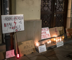 Pogrzeb praw kobiet. Protest po wyroku TK w Krakowie