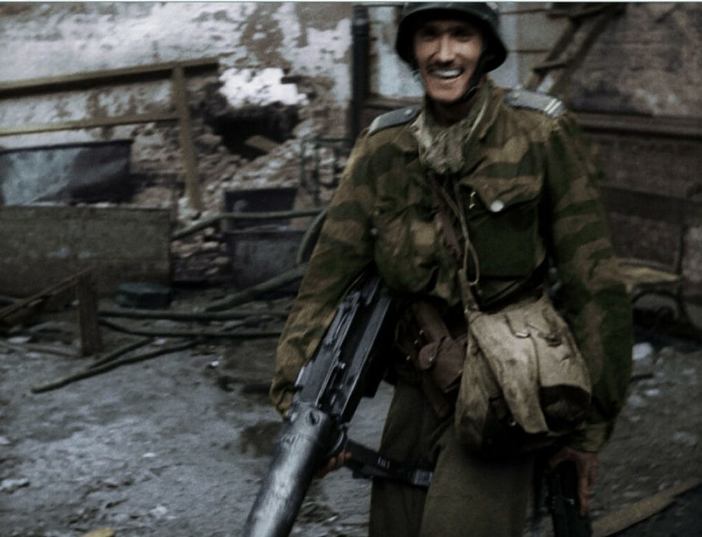 To zdjęcie Witolda Kieżuna z 1944 roku to już ikona Powstania Warszawskiego. Niewielu powstańców miało zdjęcie z karabinem 