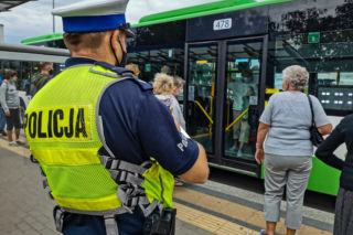 Transport zbiorowy, zasady przemieszczania się od 24 października. Cała Polska w czerwonej strefie