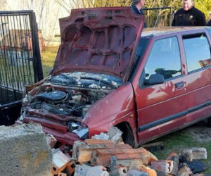 Pijany w sztok prowadził auto. Swoją podróż skończył na ścianie budynku!