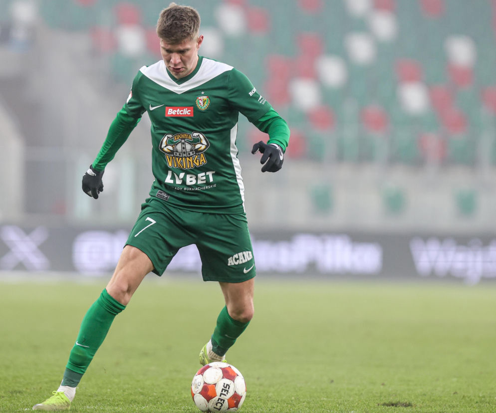 Piłkarze Śląska Wrocław pobici pod klubem. Jeden w szpitalu ze złamaną żuchwą!