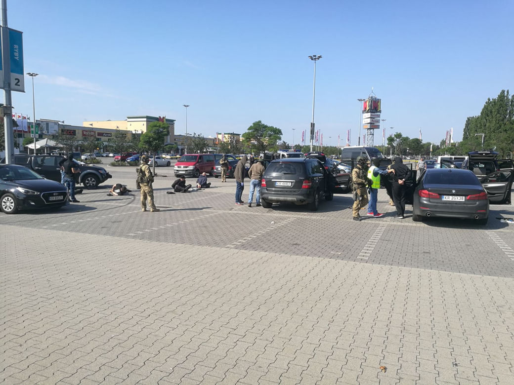 Wielka akcja policji i antyterrorystów na al. Pokoju w Krakowie